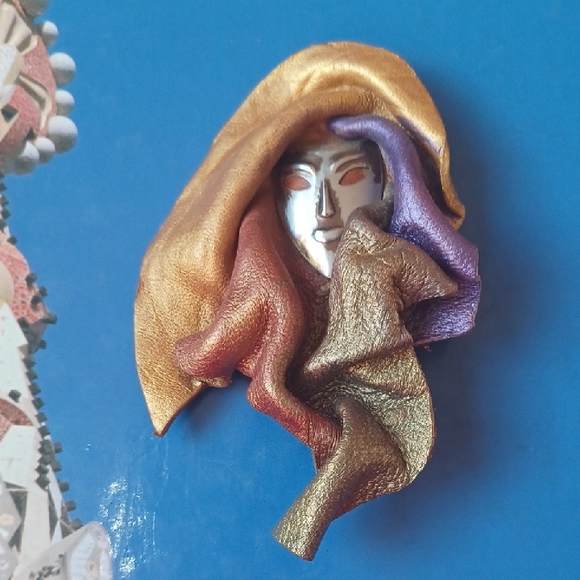 Artisan Jewelry - Vintage Handmade Venetian Carnival Brooch 🎭